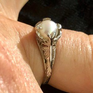 18K Solid White Gold Pearl Filigree Ring